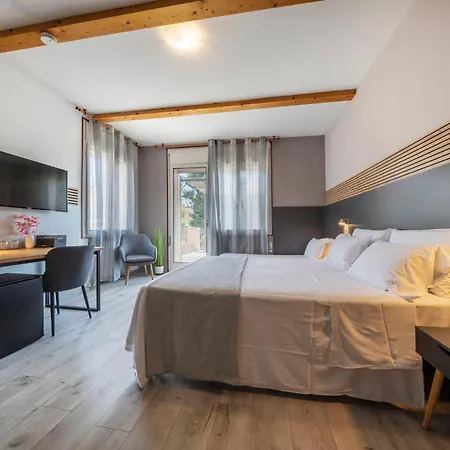 Bed & Bike 3*